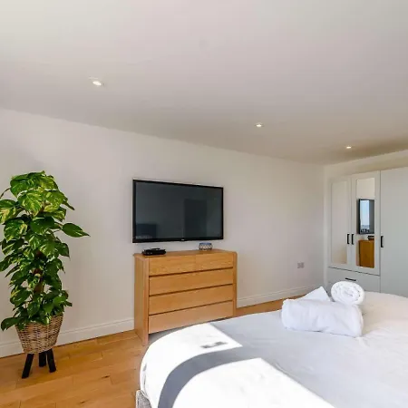 2-bed Modern - Outstanding Country Views بيت للعطل