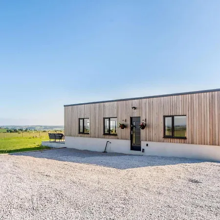 2-bed Modern - Outstanding Country Views *