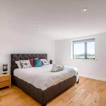 2-bed Modern - Outstanding Country Views 度假居