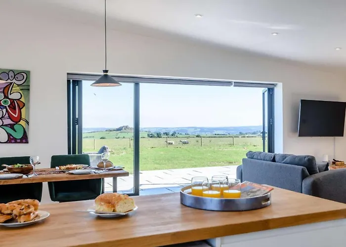 2-bed Modern - Outstanding Country Views