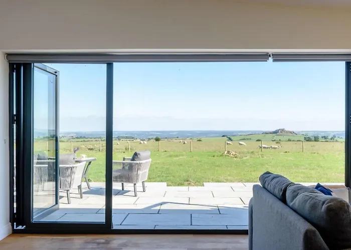 2-bed Modern - Outstanding Country Views *