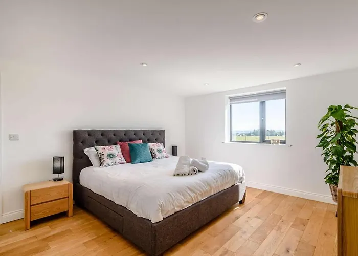 2-bed Modern - Outstanding Country Views בית נופש