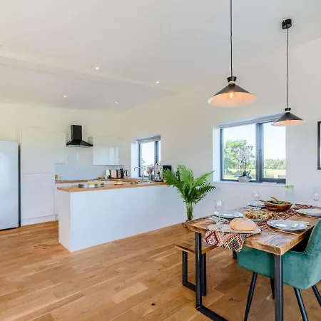 2-bed Modern - Outstanding Country Views * Harrogate